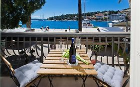 Riva Yacht Hvar Town Apartment